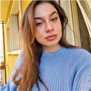 Laureata in Lingua e Cultura Italiane per Stranieri abilitata all'insegnamento offre ripetizioni per materie umanistiche